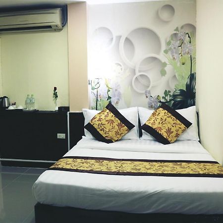 City House Bangkok Esterno foto